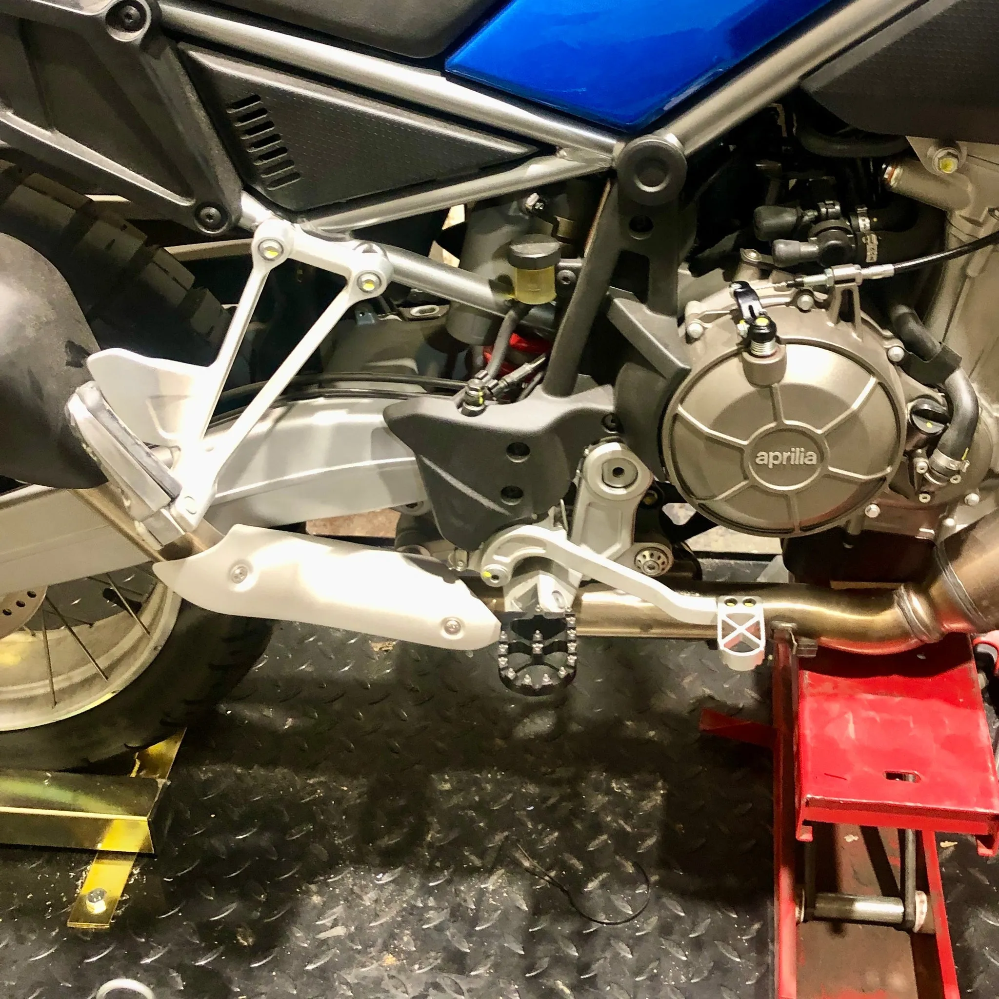 Big Bite Footpegs for APRILIA Tuareg 660 (2022-)