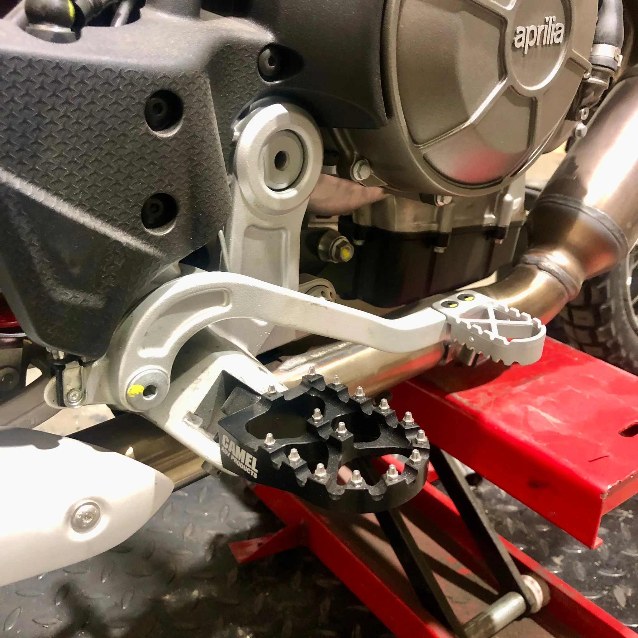 Big Bite Footpegs for APRILIA Tuareg 660 (2022-)