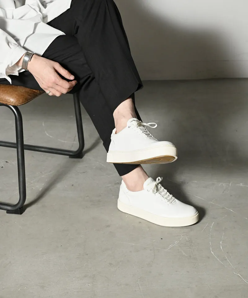 Hole cut sneakers / ER3402
