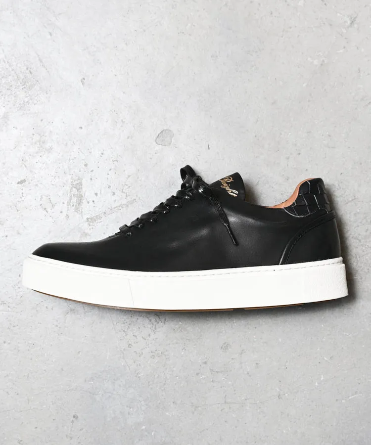 Hole cut sneakers / ER3402