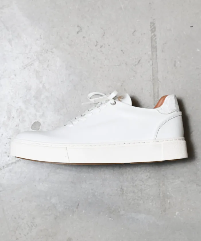 Hole cut sneakers / ER3402