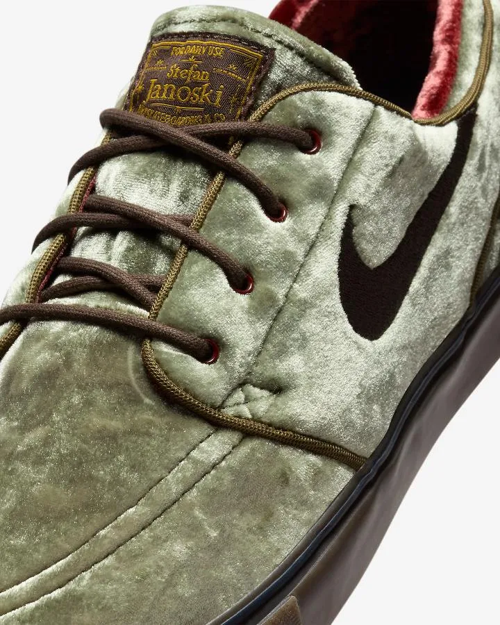 Nike SB Zoom Janoski OG  SE 200