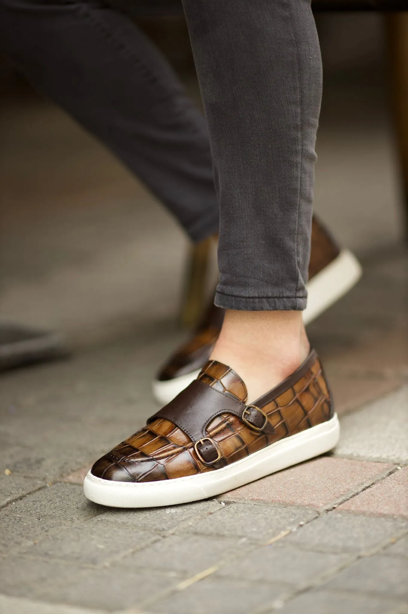 Romeo Pool Buckle Crocodile Pattern Brown Loafers