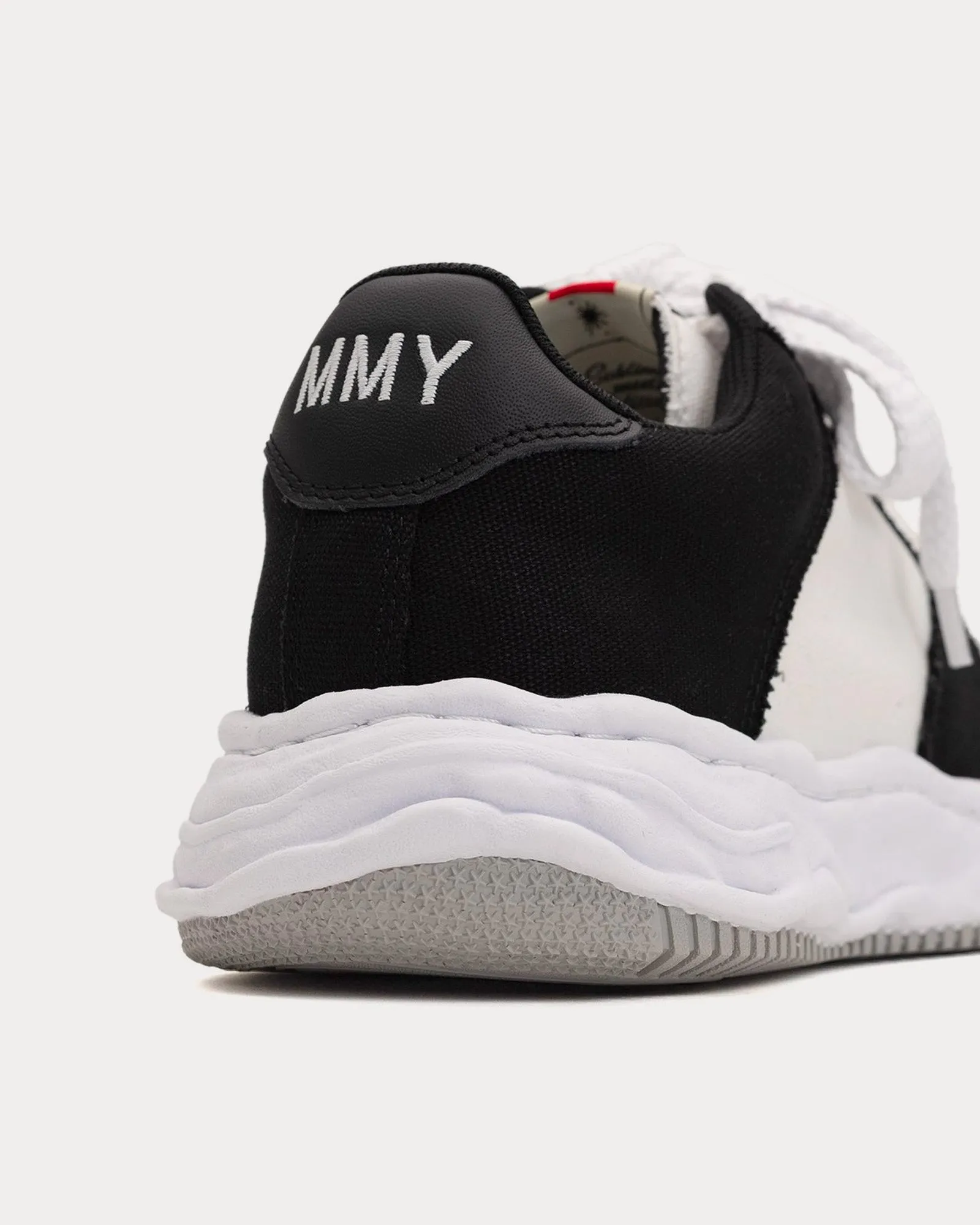 Wayne OG Sole Canvas Black / White Low Top Sneakers