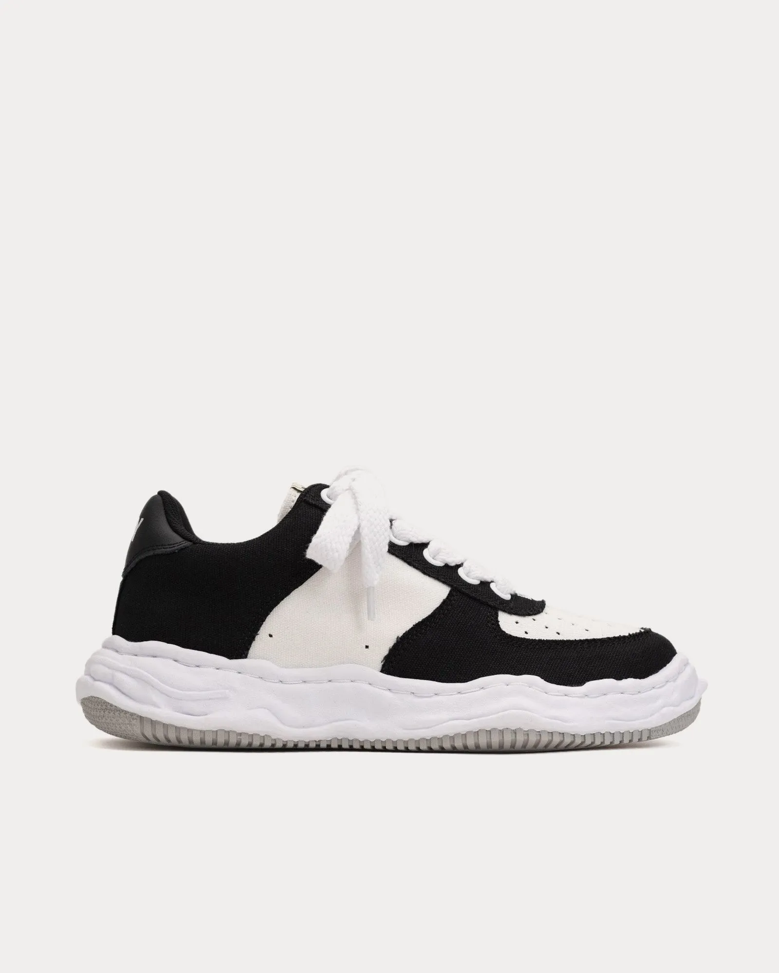 Wayne OG Sole Canvas Black / White Low Top Sneakers