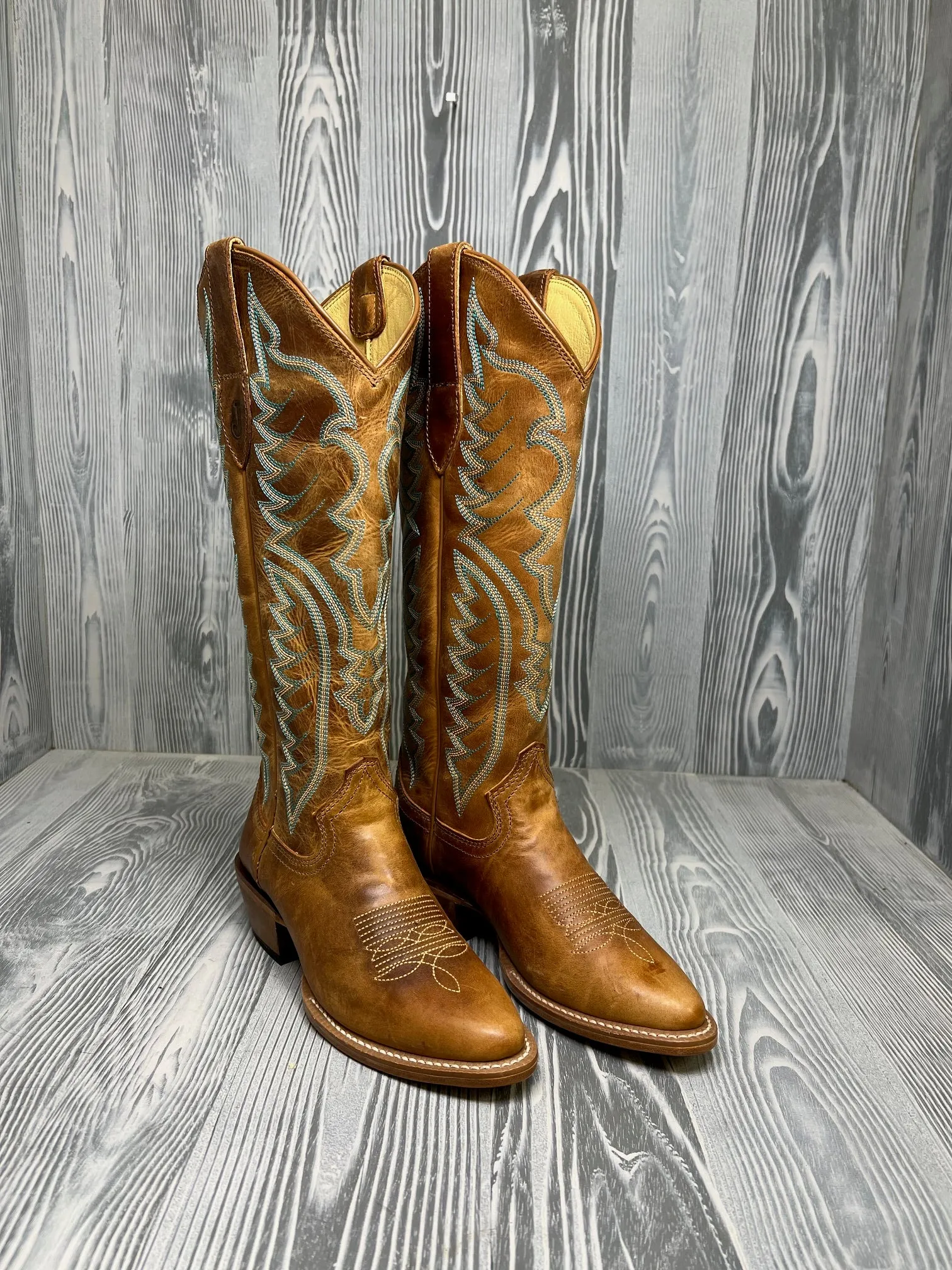 Woman's Evelyn Barnwood with 15" Evelyn Barnwood Tops - VN4402